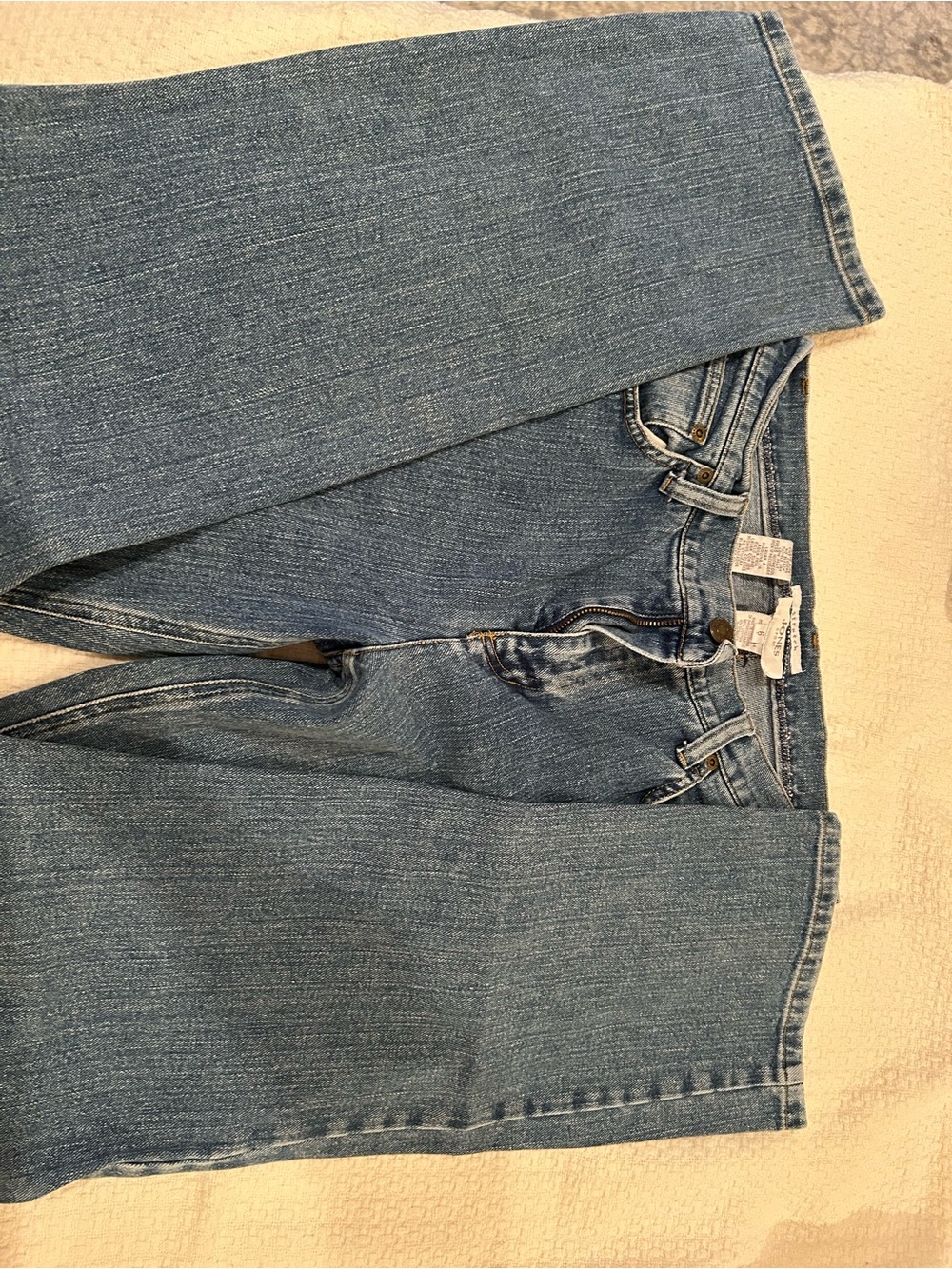 Women's Straight Leg Jeans in Light Blue Denim